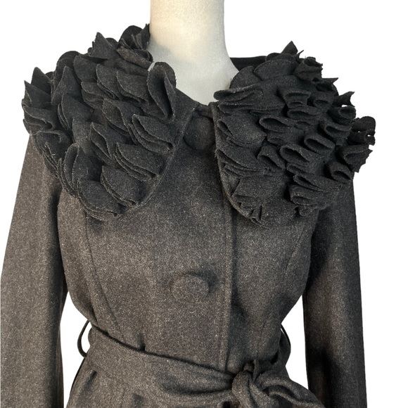 Feratelli wool blend unique detail on collar and cuffs. Size M previously loved - Picture 4 of 10